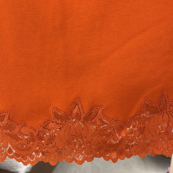 Lace trimmed hem on Burnt orange tank - Picture 4 of 6